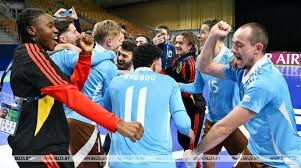 克雷桑传射卡兰加进球+红牌 泰山4-1十人大连白归化了？印尼入籍中卫拒绝国家队征召 曾与前主帅不和申花主帅：主场10年不胜国安只是统计数字 我们没有心理负担